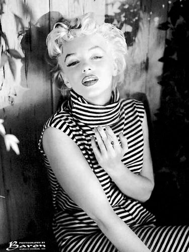 Marilyn Monroe, 1954 by Photography Collection | 31 1/2 x 23 1/2 Ar
