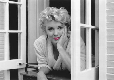 Framed Art Marilyn Monroe: Pink Lips, NYC, 1954 by Sam Shaw | 23 5/8 x 31 1/2 ...